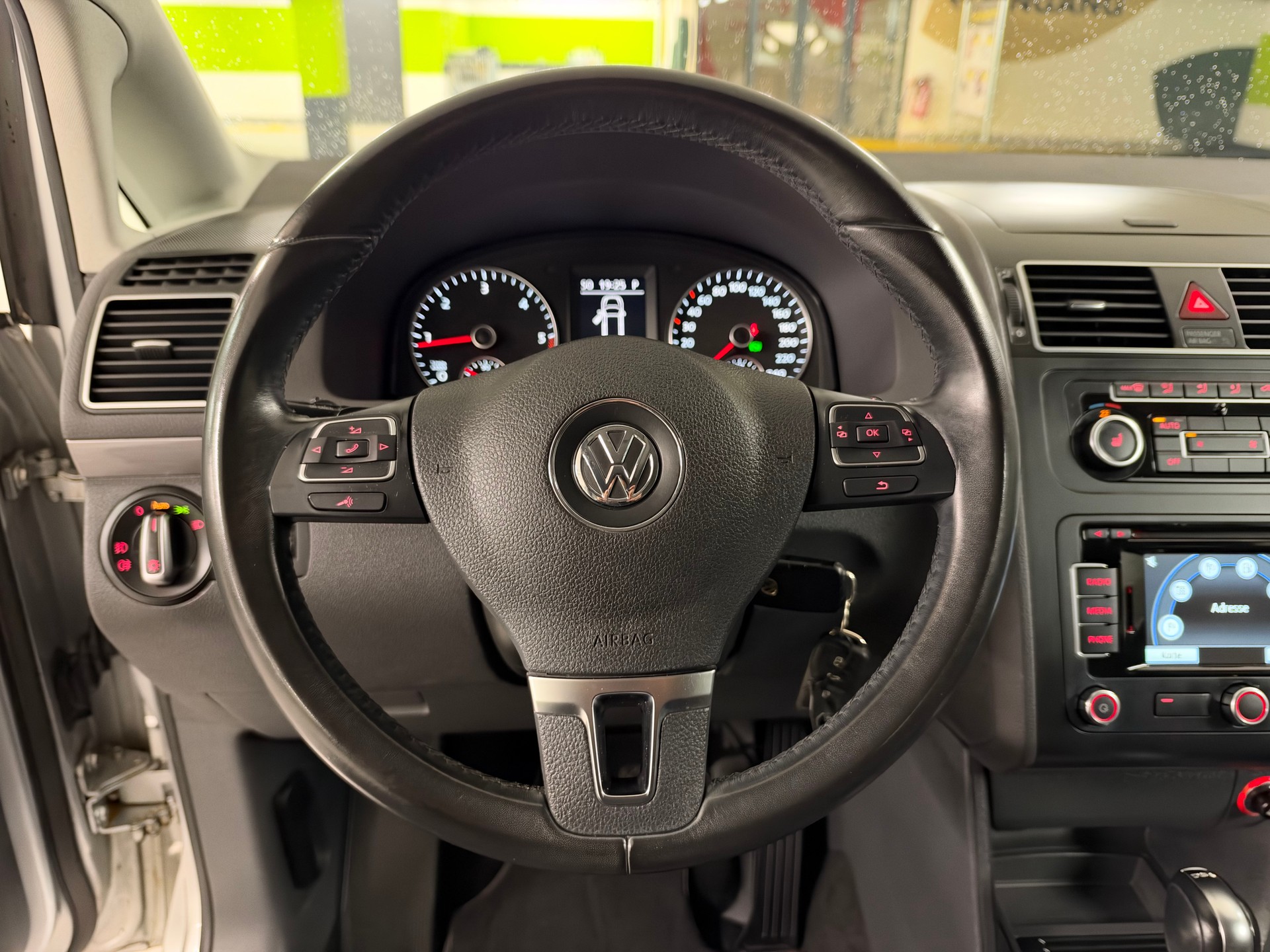 VW Touran 2.0 TDI Team DSG-image-12