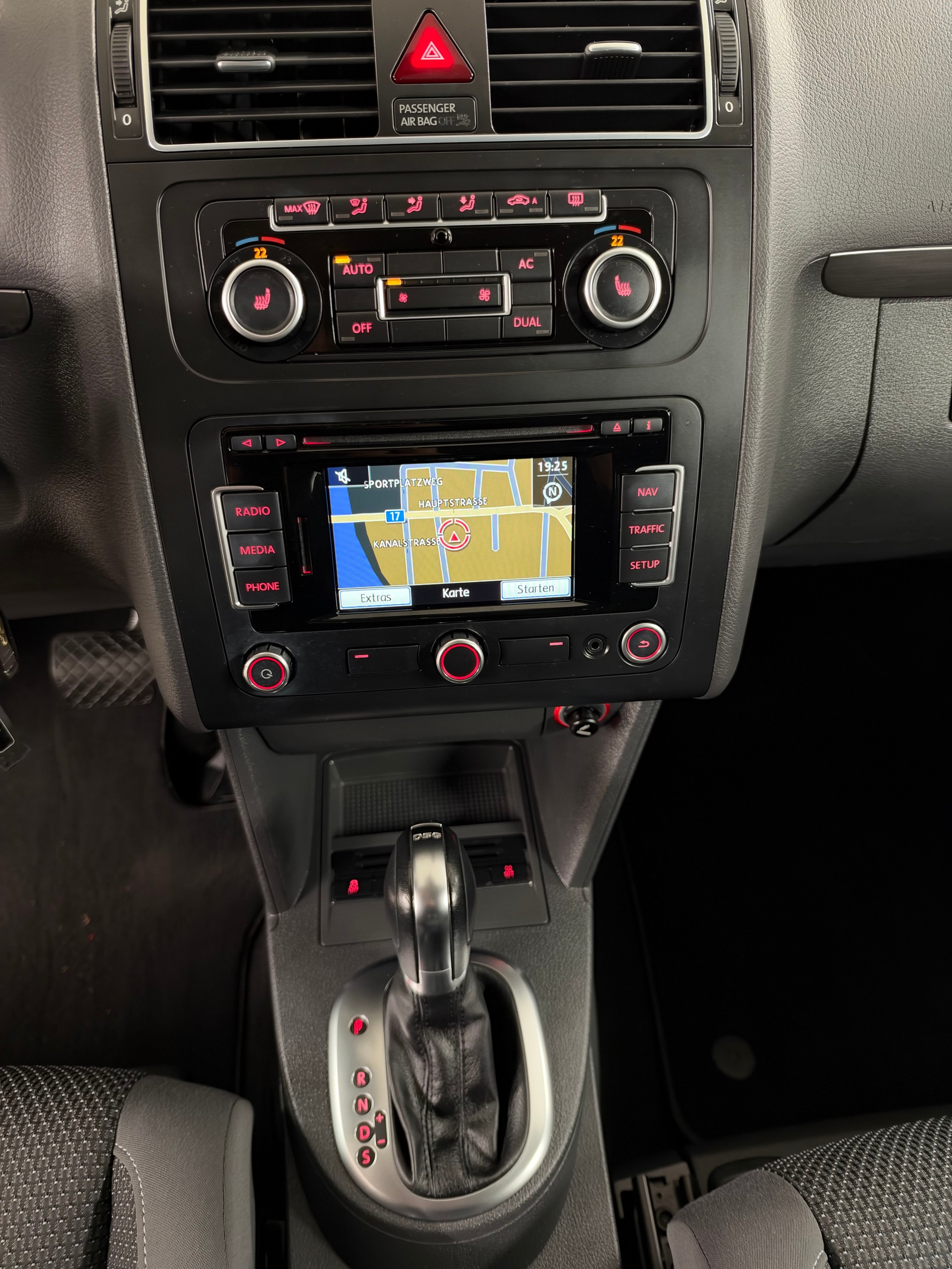 VW Touran 2.0 TDI Team DSG-image-13