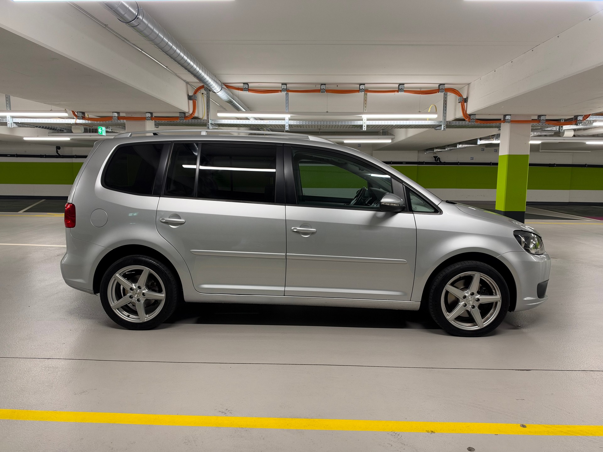 VW Touran 2.0 TDI Team DSG-image-3