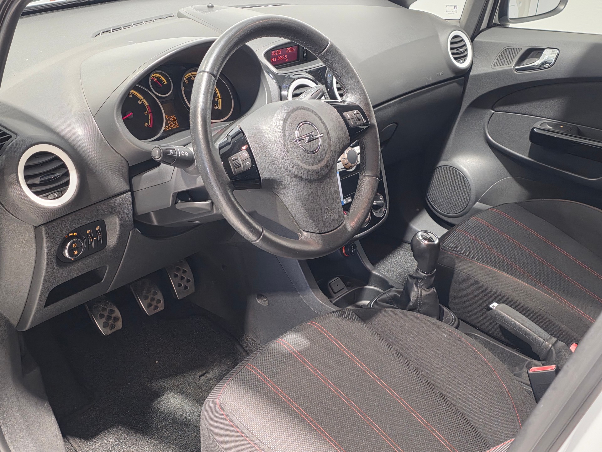 OPEL Corsa 1.4 TP Color Edition-image-8