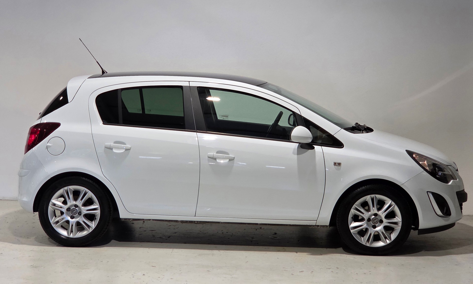 OPEL Corsa 1.4 TP Color Edition-image-17