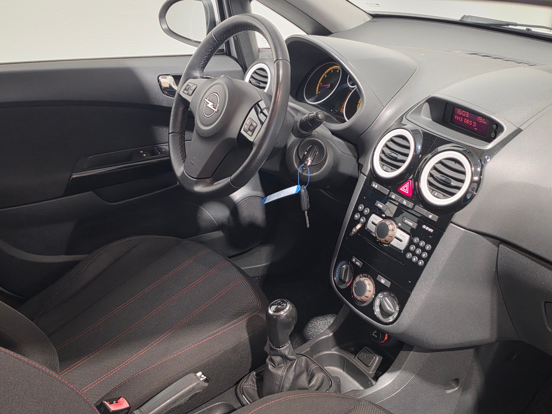 OPEL Corsa 1.4 TP Color Edition-image-11