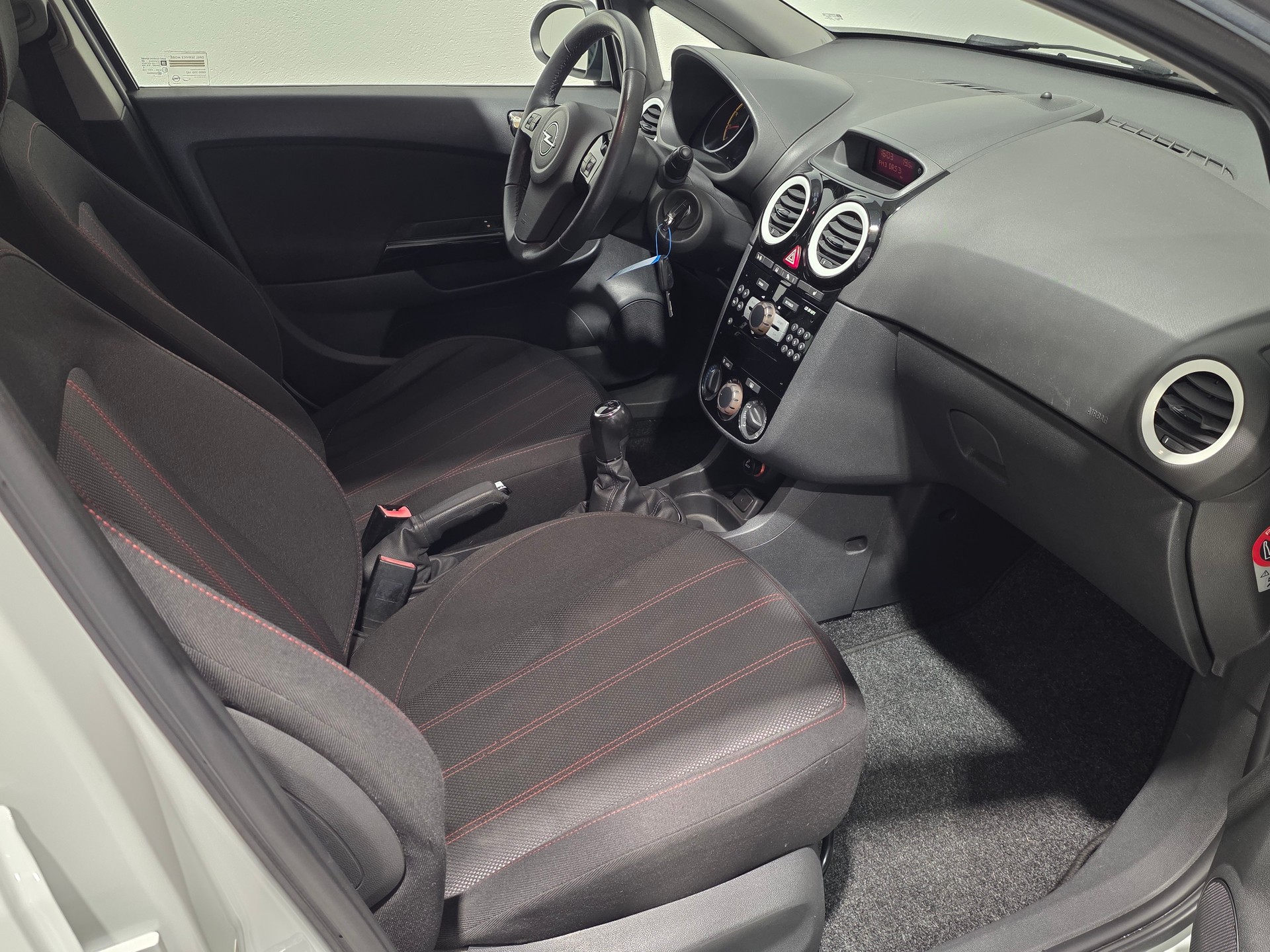 OPEL Corsa 1.4 TP Color Edition-image-12