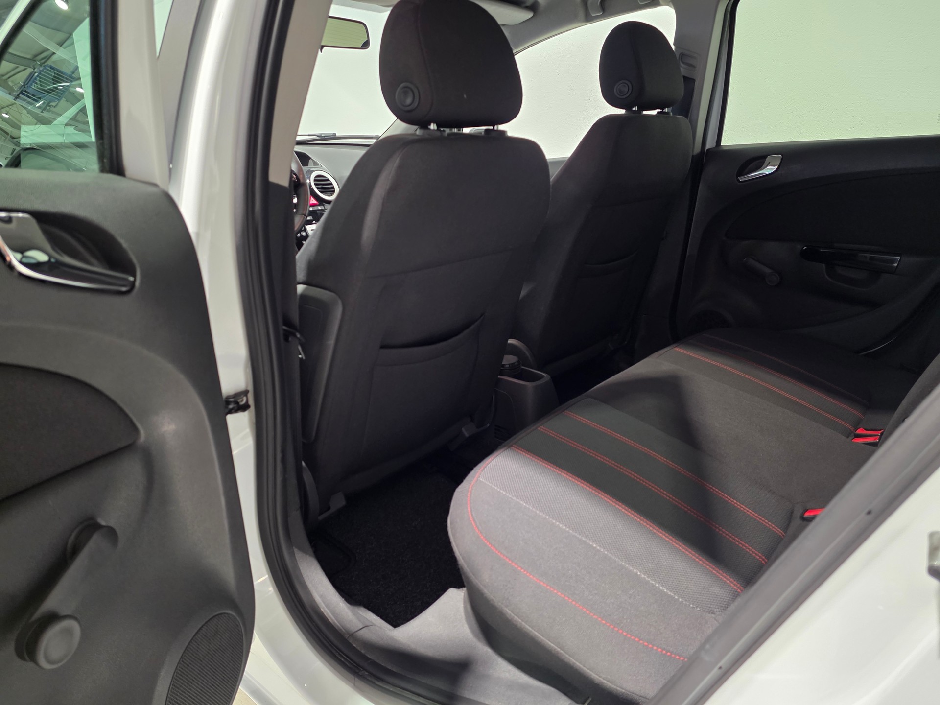 OPEL Corsa 1.4 TP Color Edition-image-10