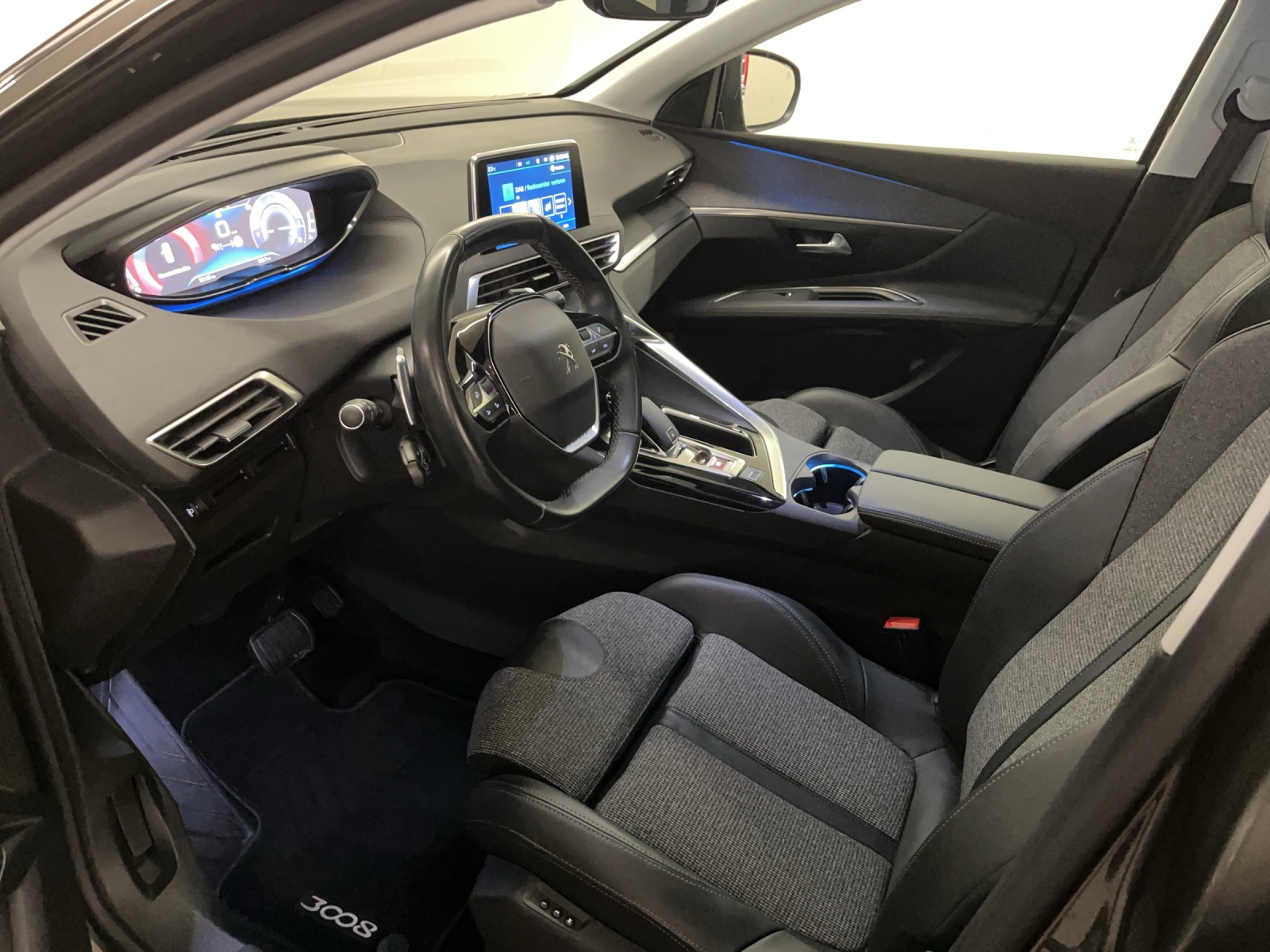 PEUGEOT 3008 1.6 PureTech Allure-image-7
