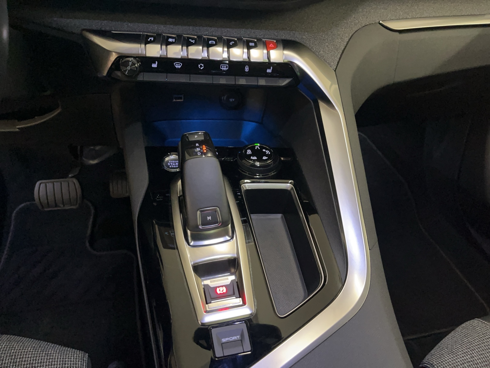 PEUGEOT 3008 1.6 PureTech Allure-image-12