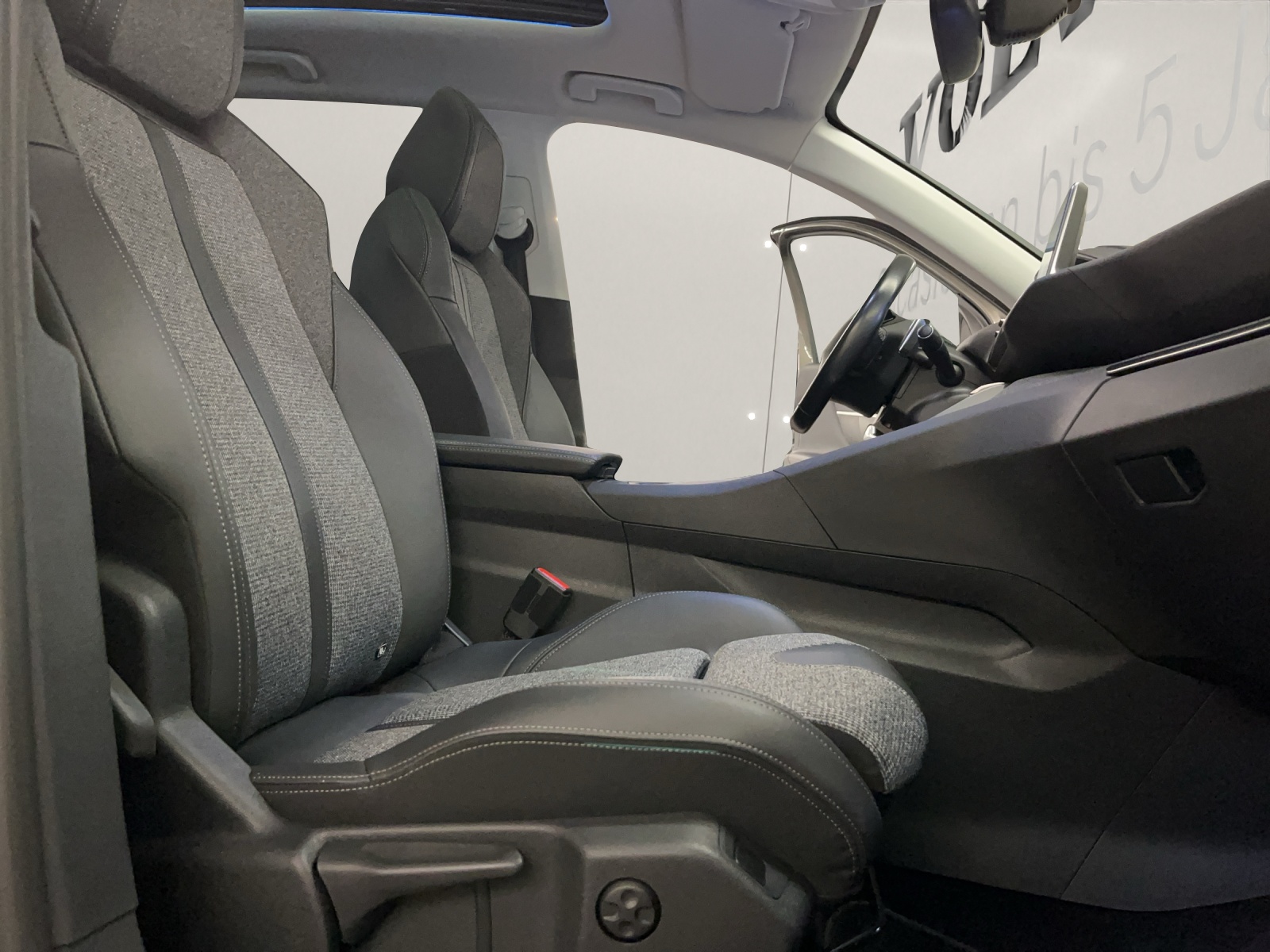 PEUGEOT 3008 1.6 PureTech Allure-image-13