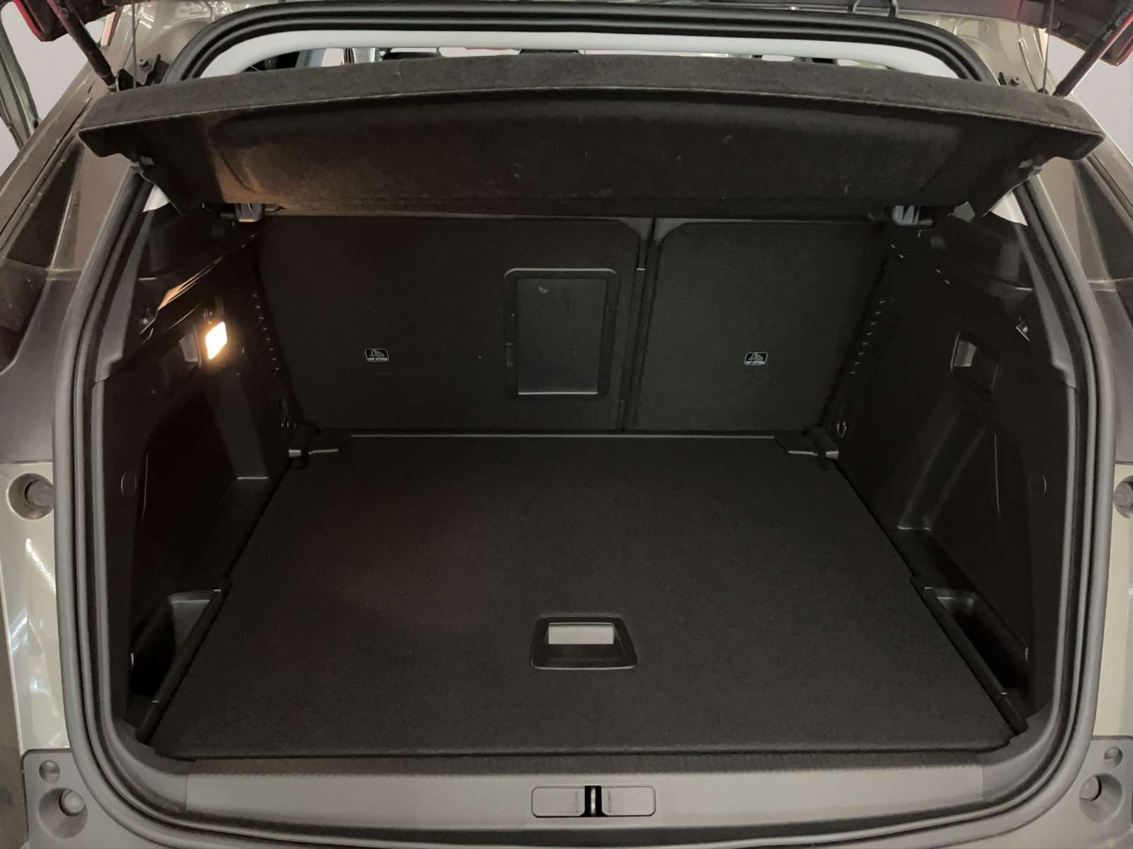 PEUGEOT 3008 1.6 PureTech Allure-image-16
