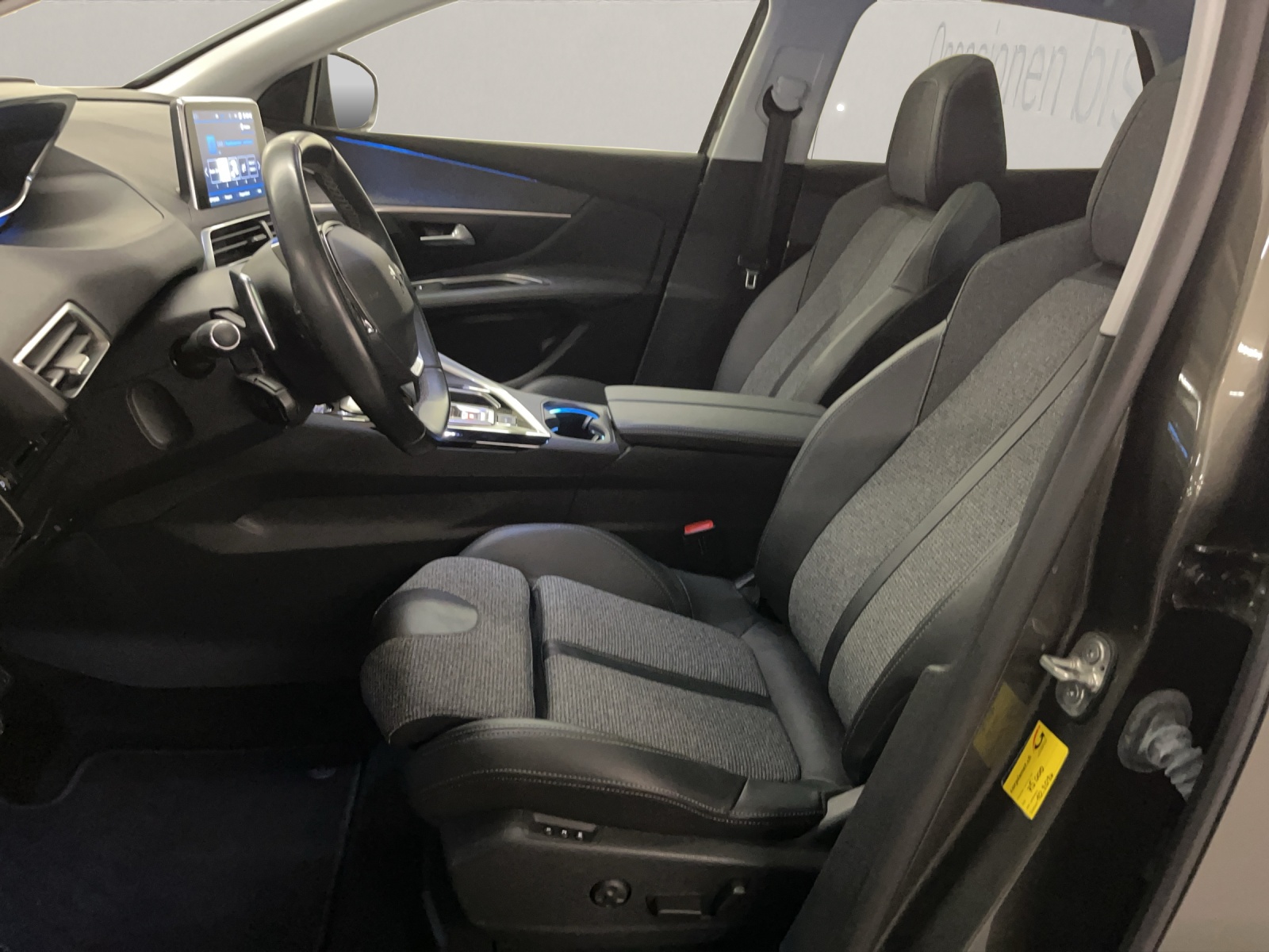 PEUGEOT 3008 1.6 PureTech Allure-image-6