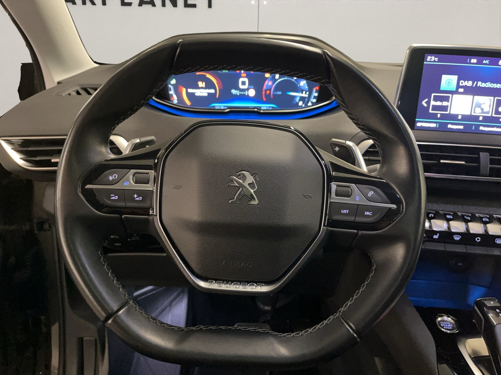 PEUGEOT 3008 1.6 PureTech Allure-image-9