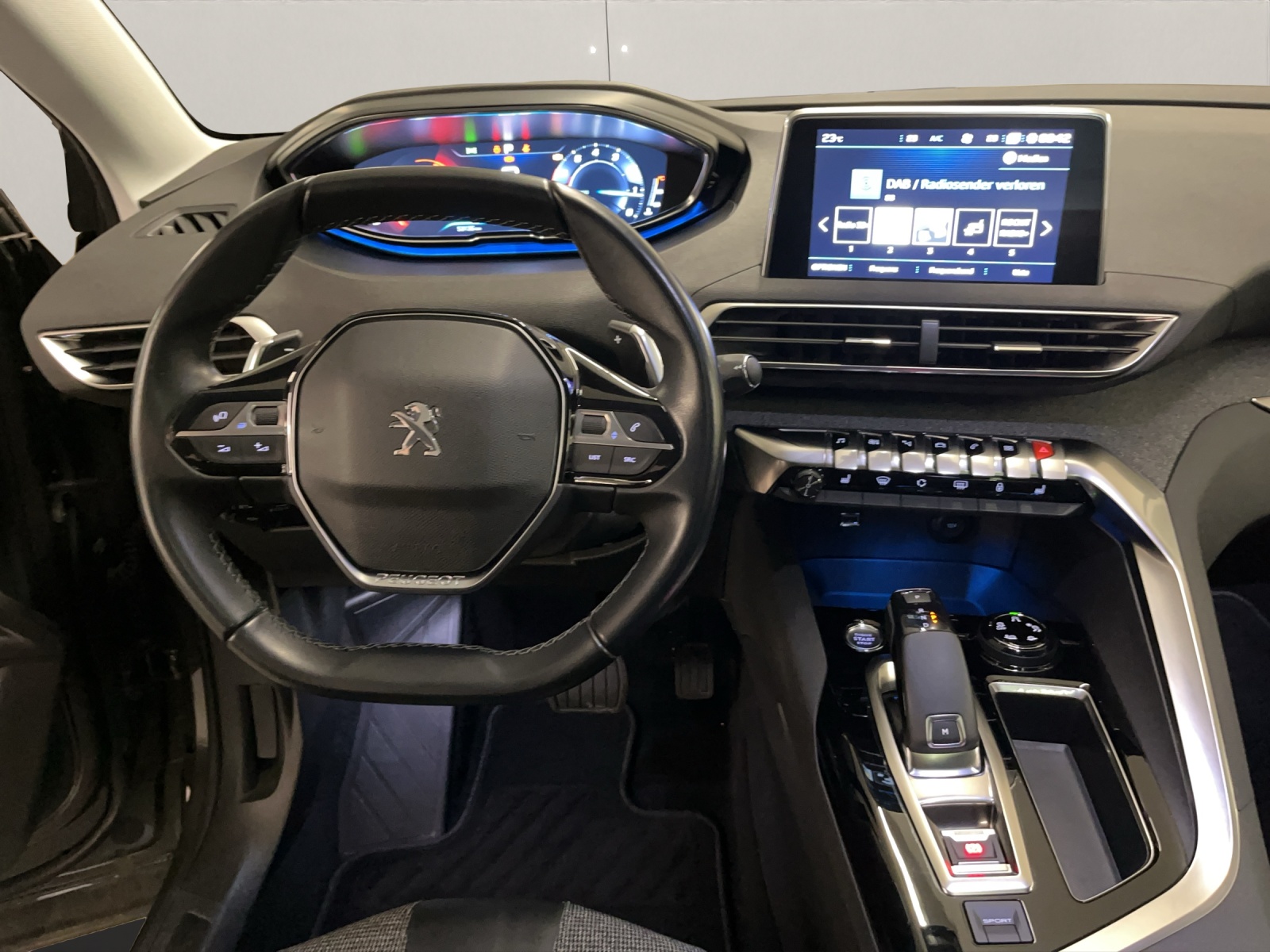 PEUGEOT 3008 1.6 PureTech Allure-image-8