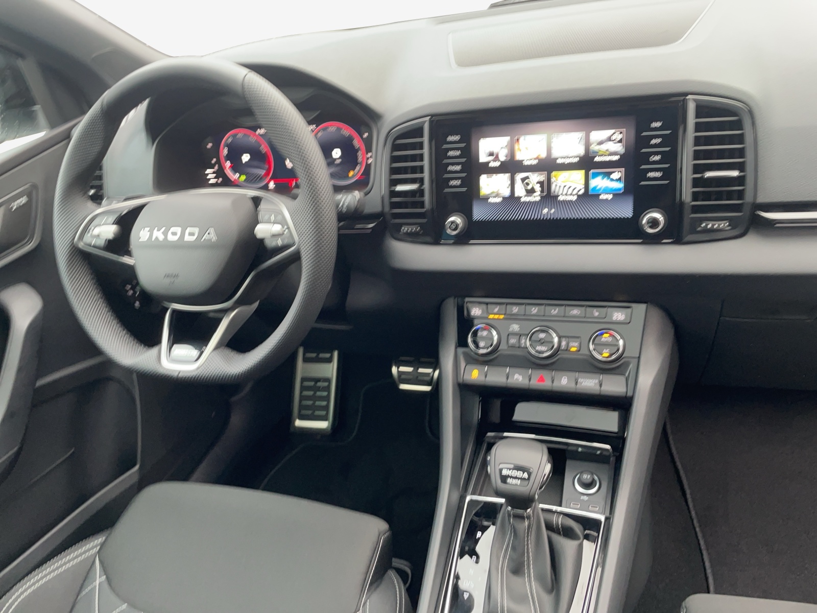 SKODA Karoq 2.0 TSI SportLine 4x4 DSG-image-8