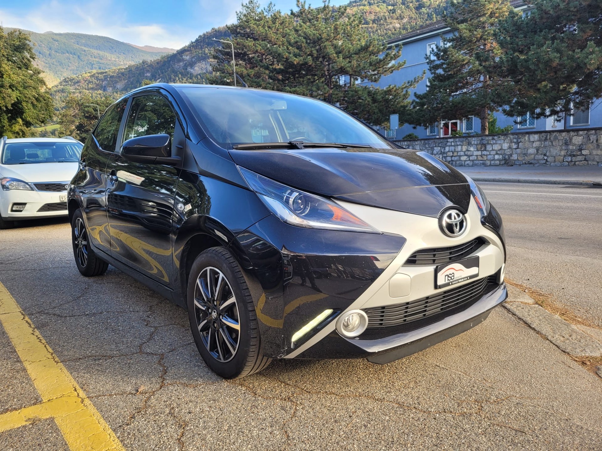 TOYOTA Yaris 1.0 Terra-image-1