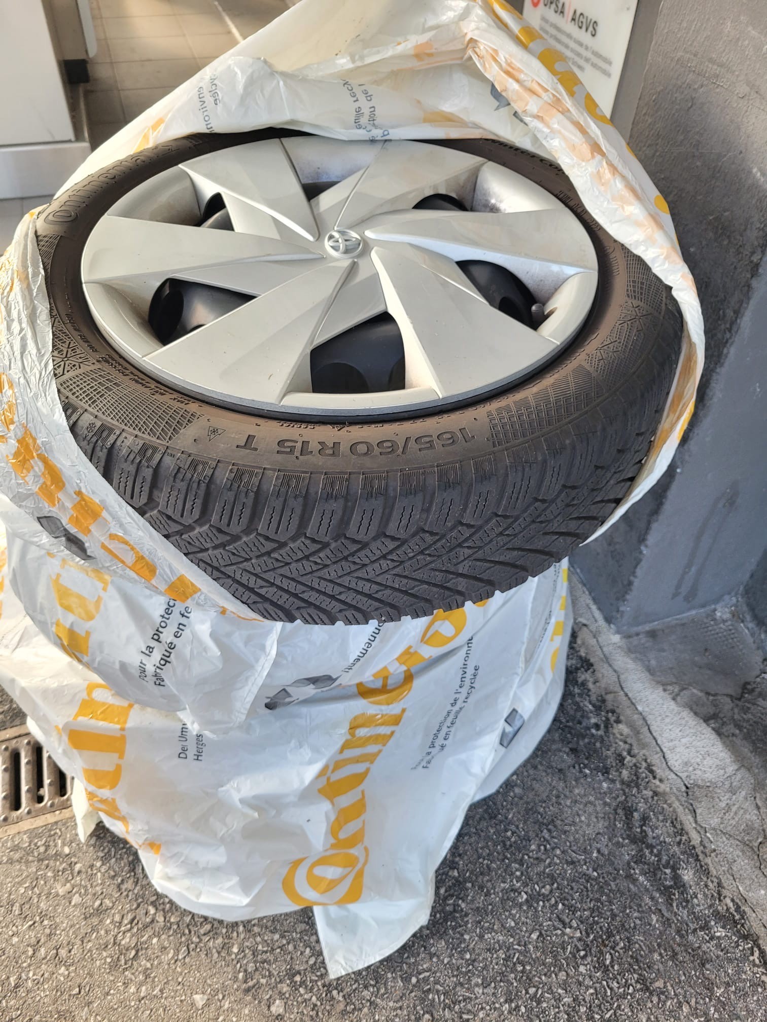 TOYOTA Yaris 1.0 Terra-image-11