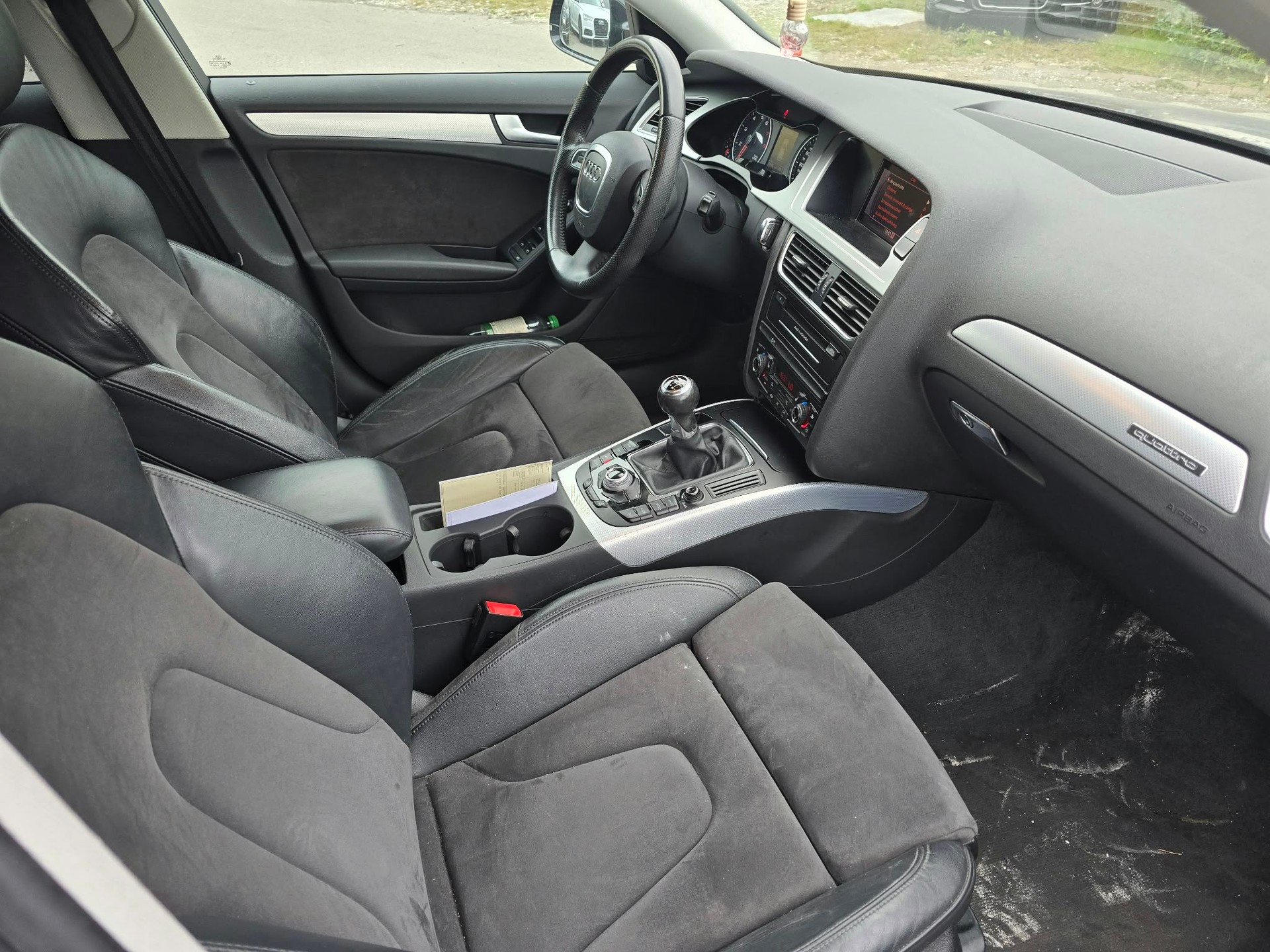 AUDI A4 Avant 1.8 TFSI quattro-image-14