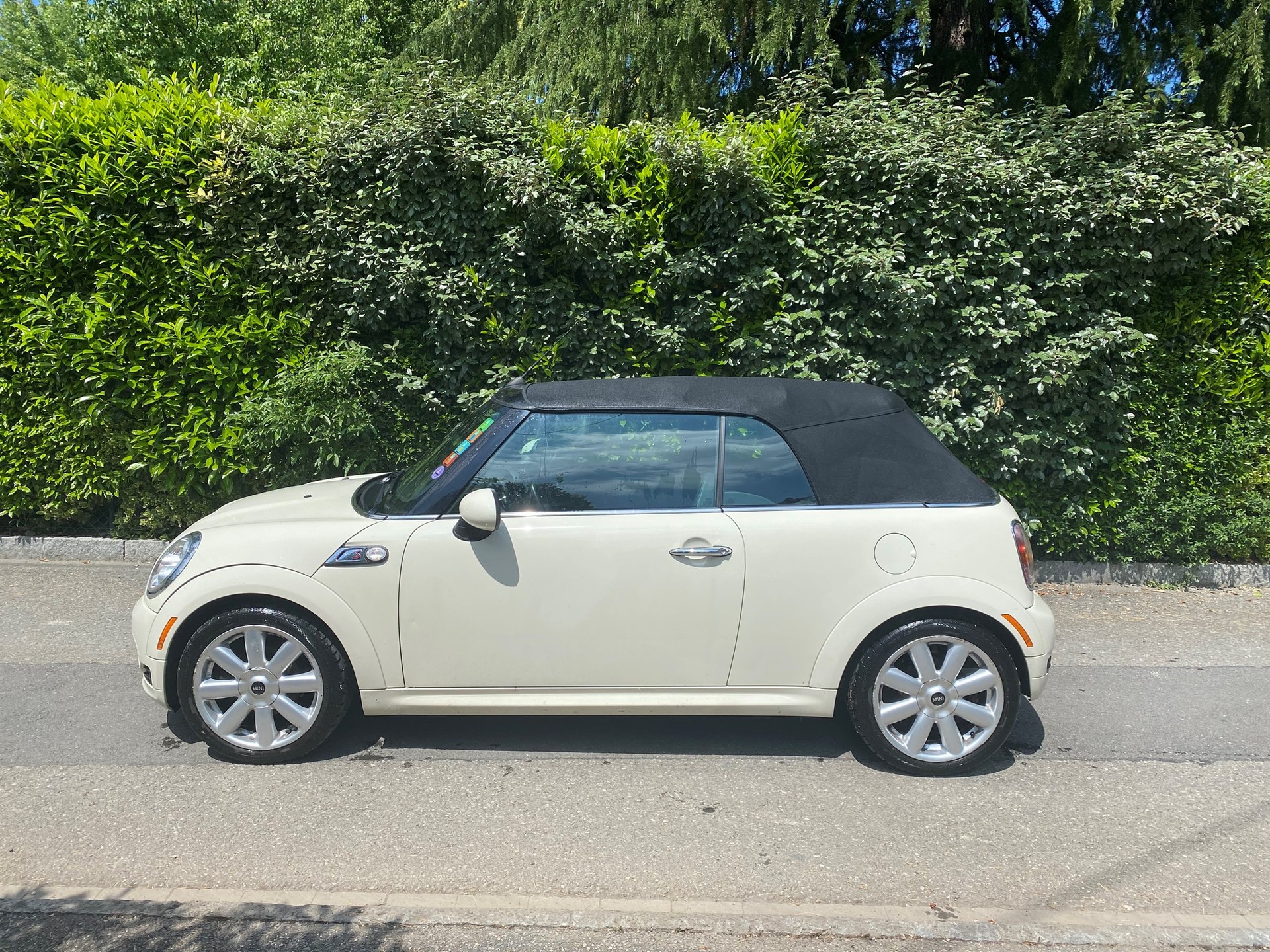 MINI Cooper S Cabriolet-image-2