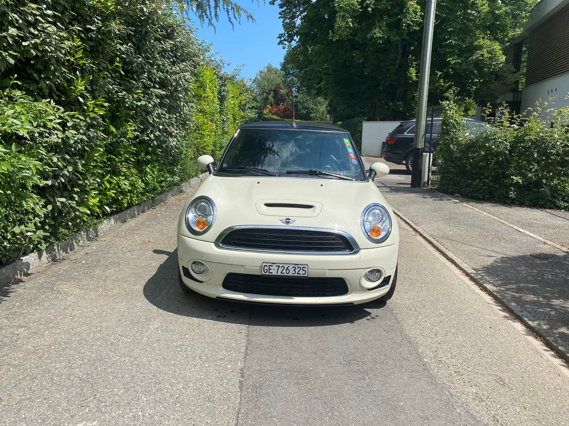 MINI Cooper S Cabriolet-image-1