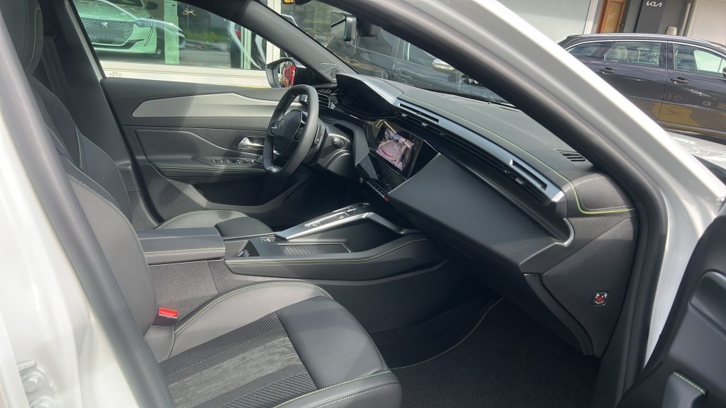 PEUGEOT 408 1.6 PHEV 225 GT-image-6