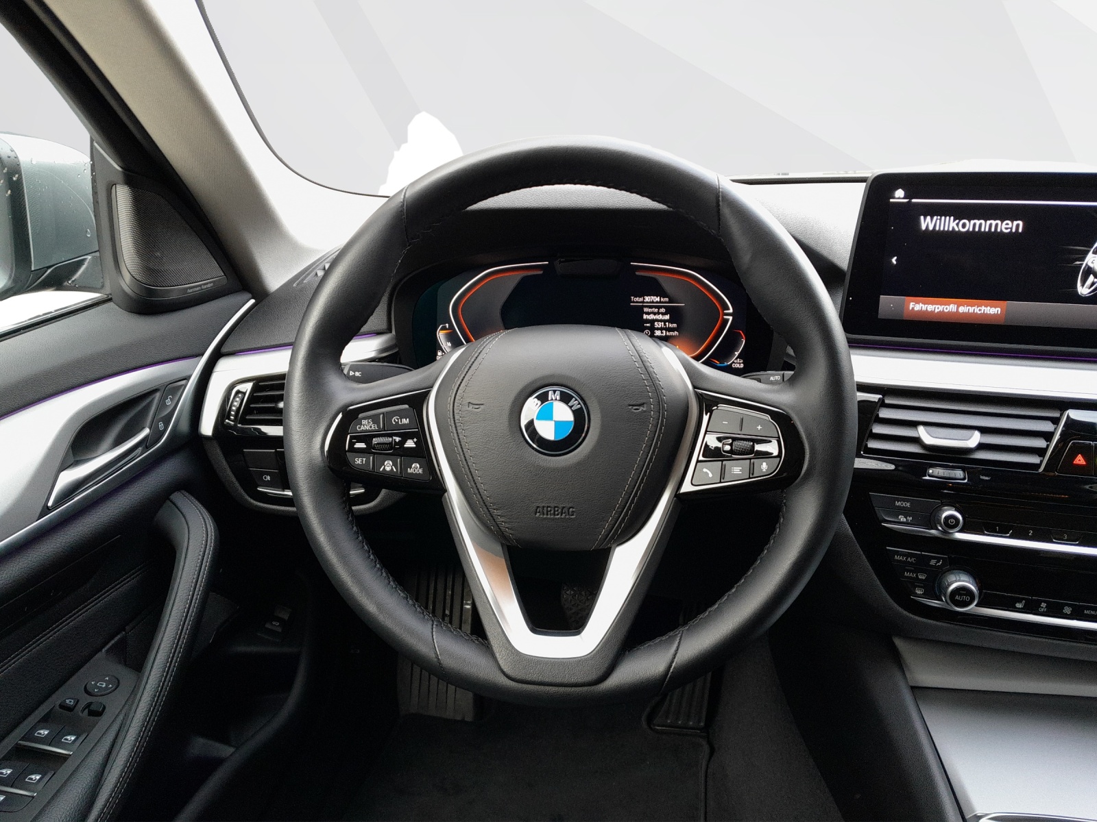 BMW 530d xDrive Touring-image-9
