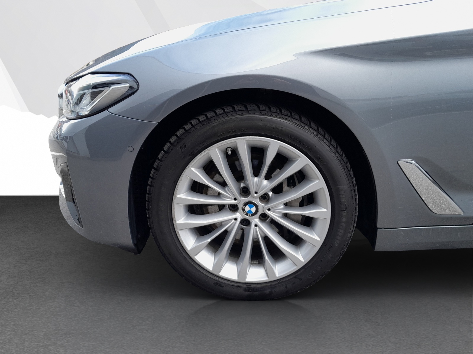 BMW 530d xDrive Touring-image-15