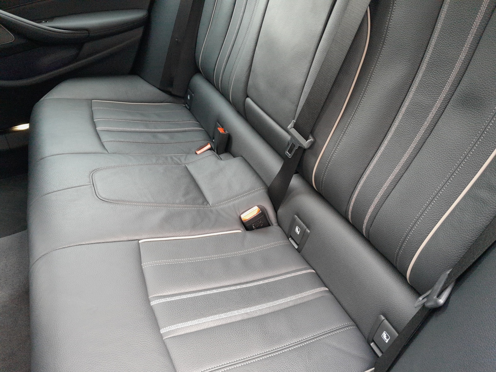 BMW 530d xDrive Touring-image-11