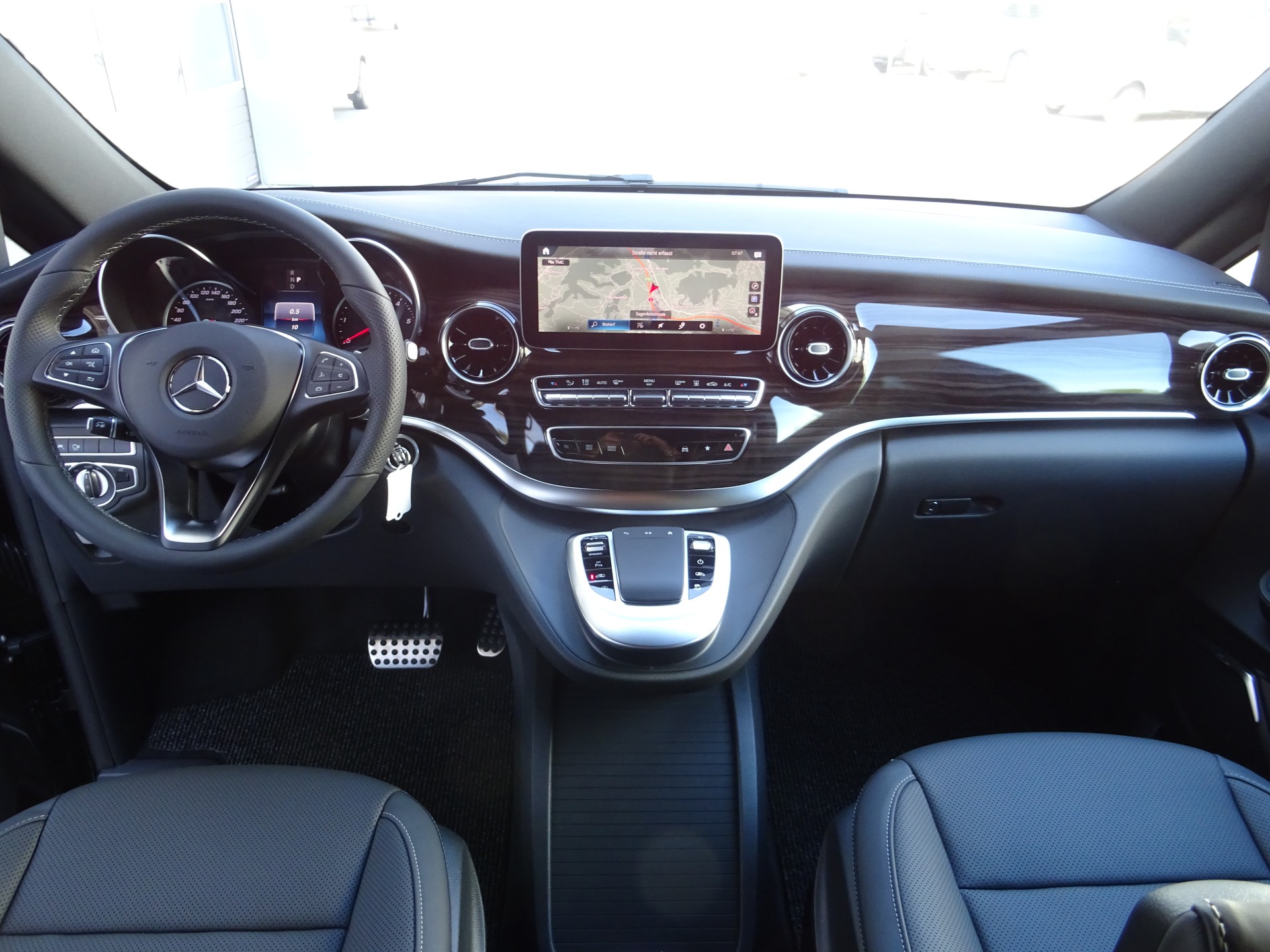 MERCEDES-BENZ V300 d 4Matic SWISS Edition-image-10