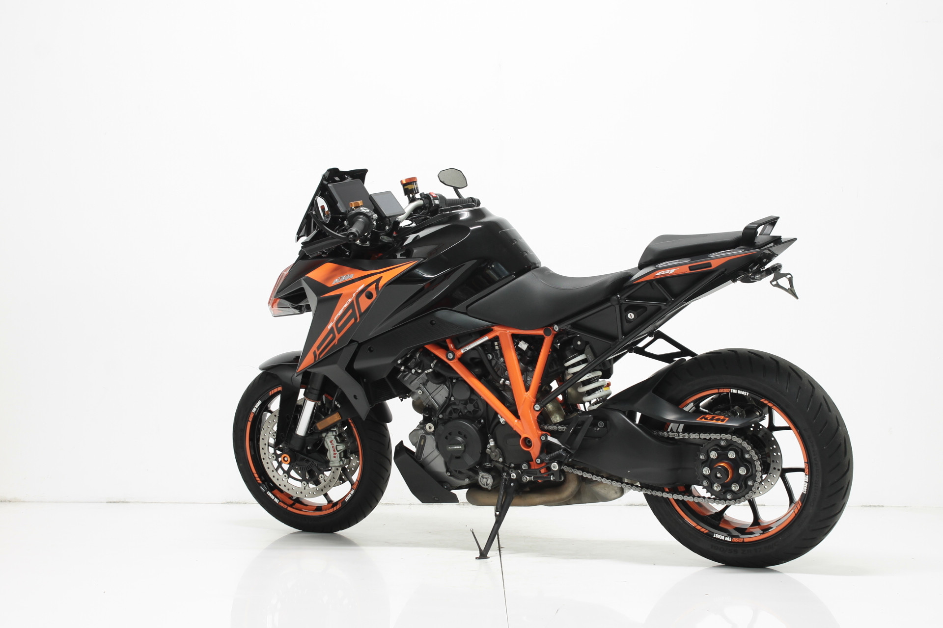 KTM 1290 Super Duke GT-showroom-element-3