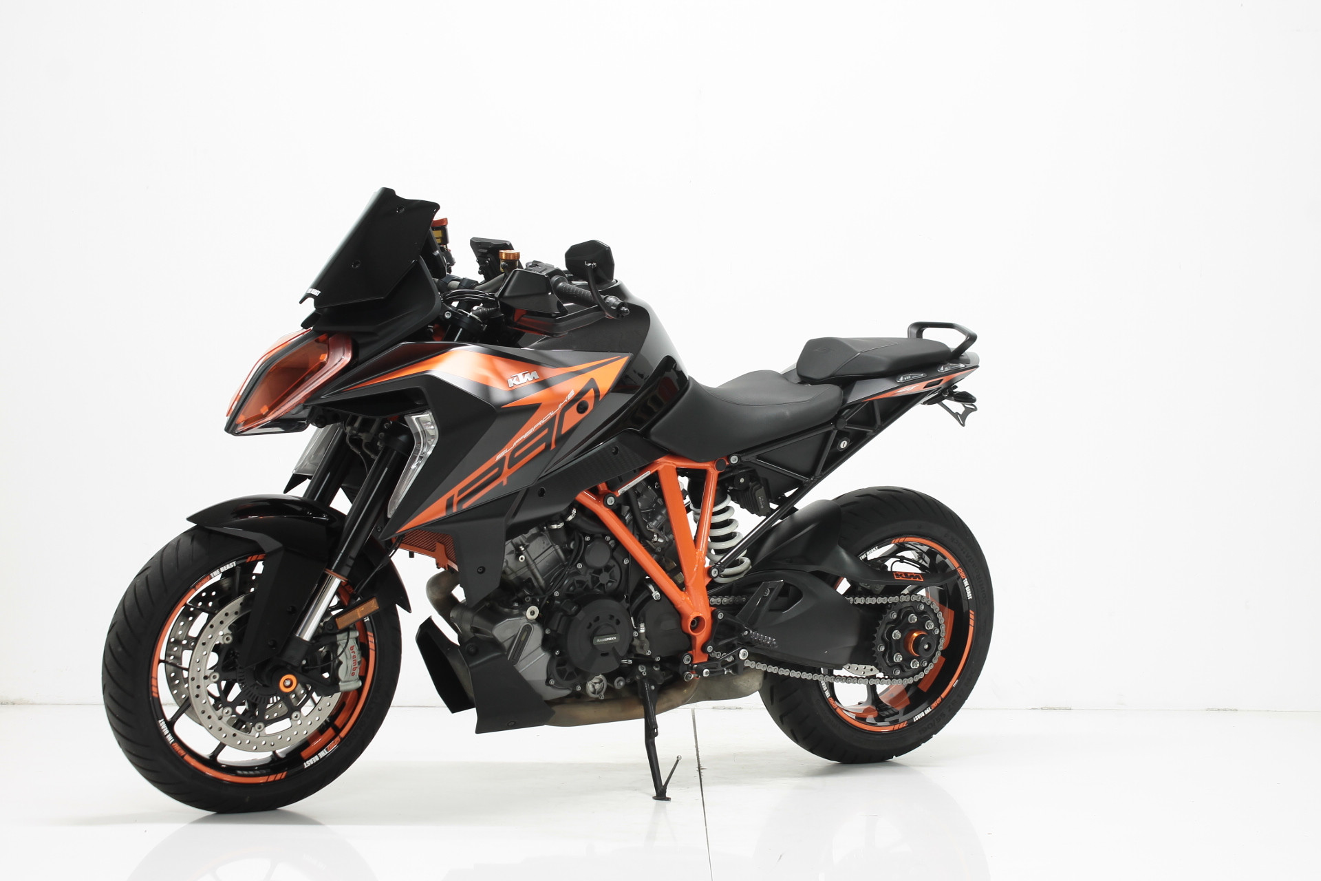 KTM 1290 Super Duke GT-showroom-element-1