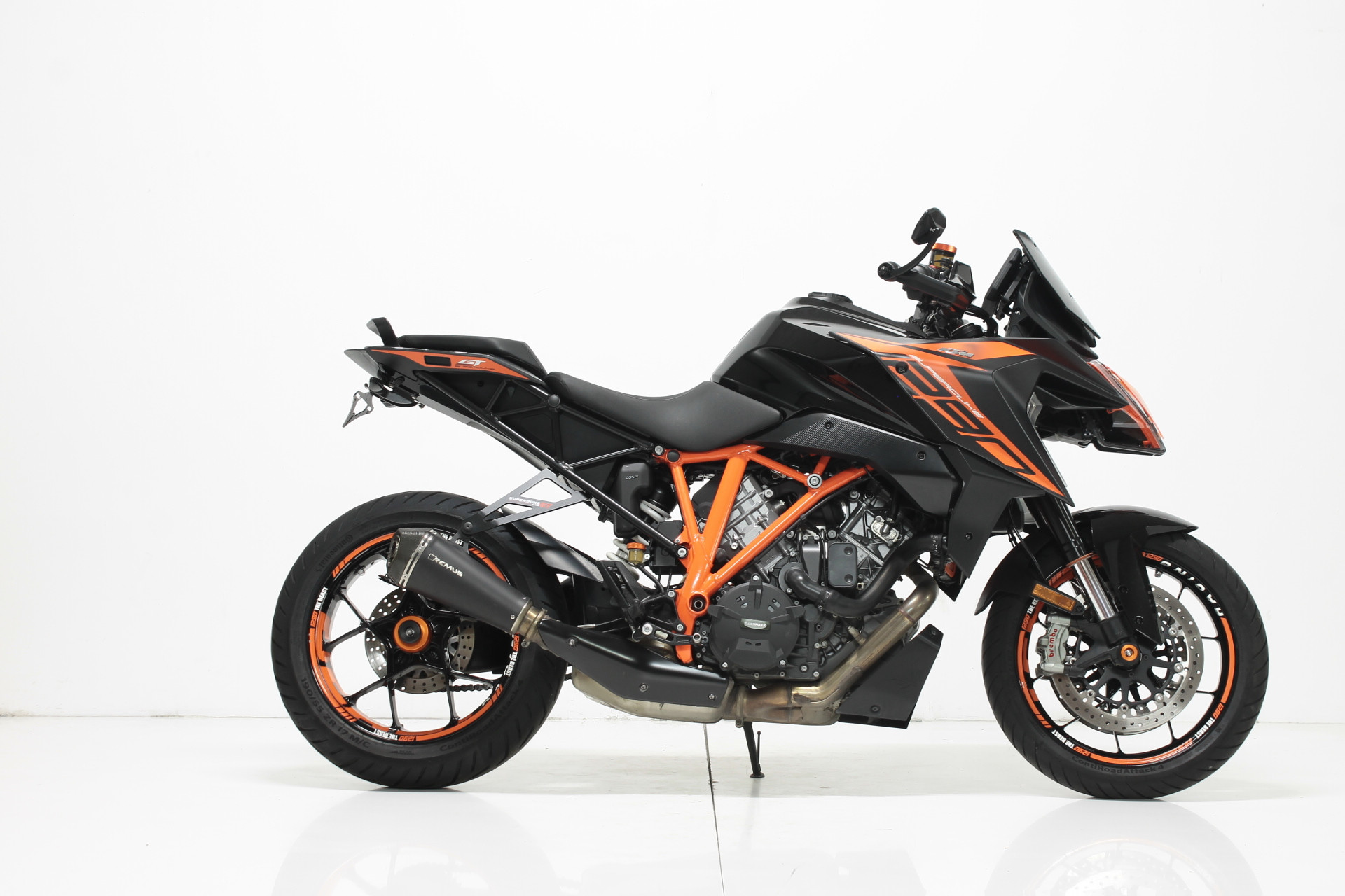 KTM 1290 Super Duke GT-showroom-element-2