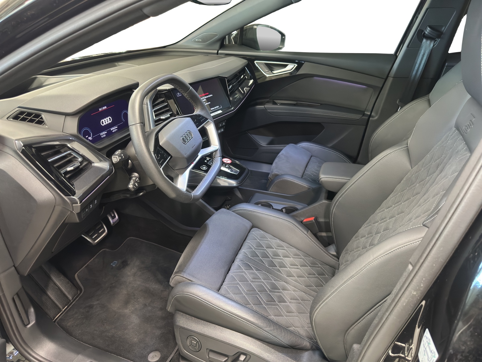 AUDI Q4 e-tron 45 Attraction quattro-image-9