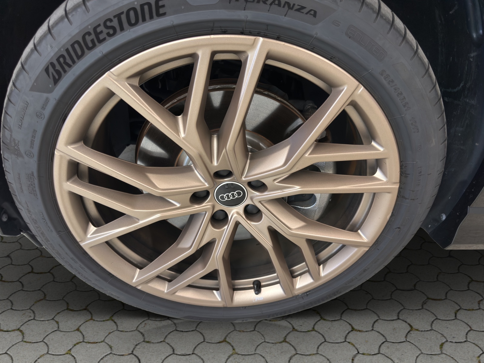 AUDI Q4 e-tron 45 Attraction quattro-image-8