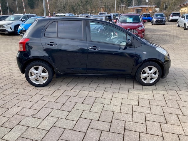 TOYOTA Yaris 1.3 Linea Sol-image-3