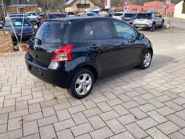 TOYOTA Yaris 1.3 Linea Sol-image-4