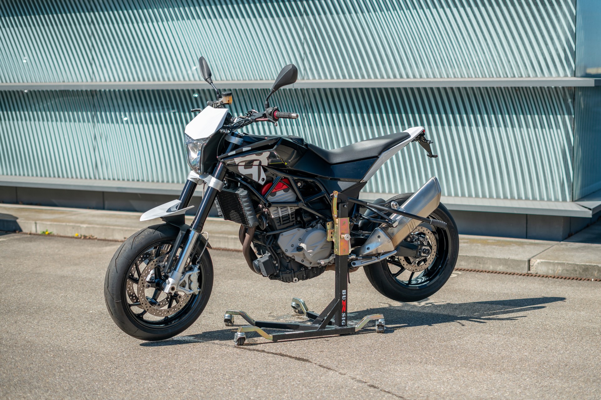 HUSQVARNA Nuda 900