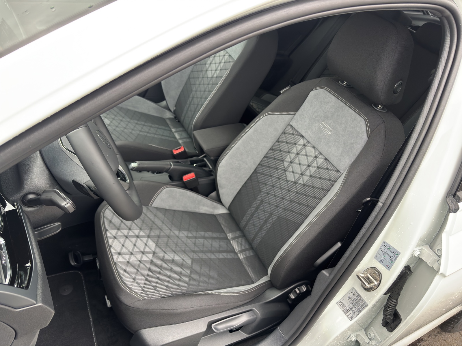 VW Taigo 1.0 TSI R-Line DSG-image-15