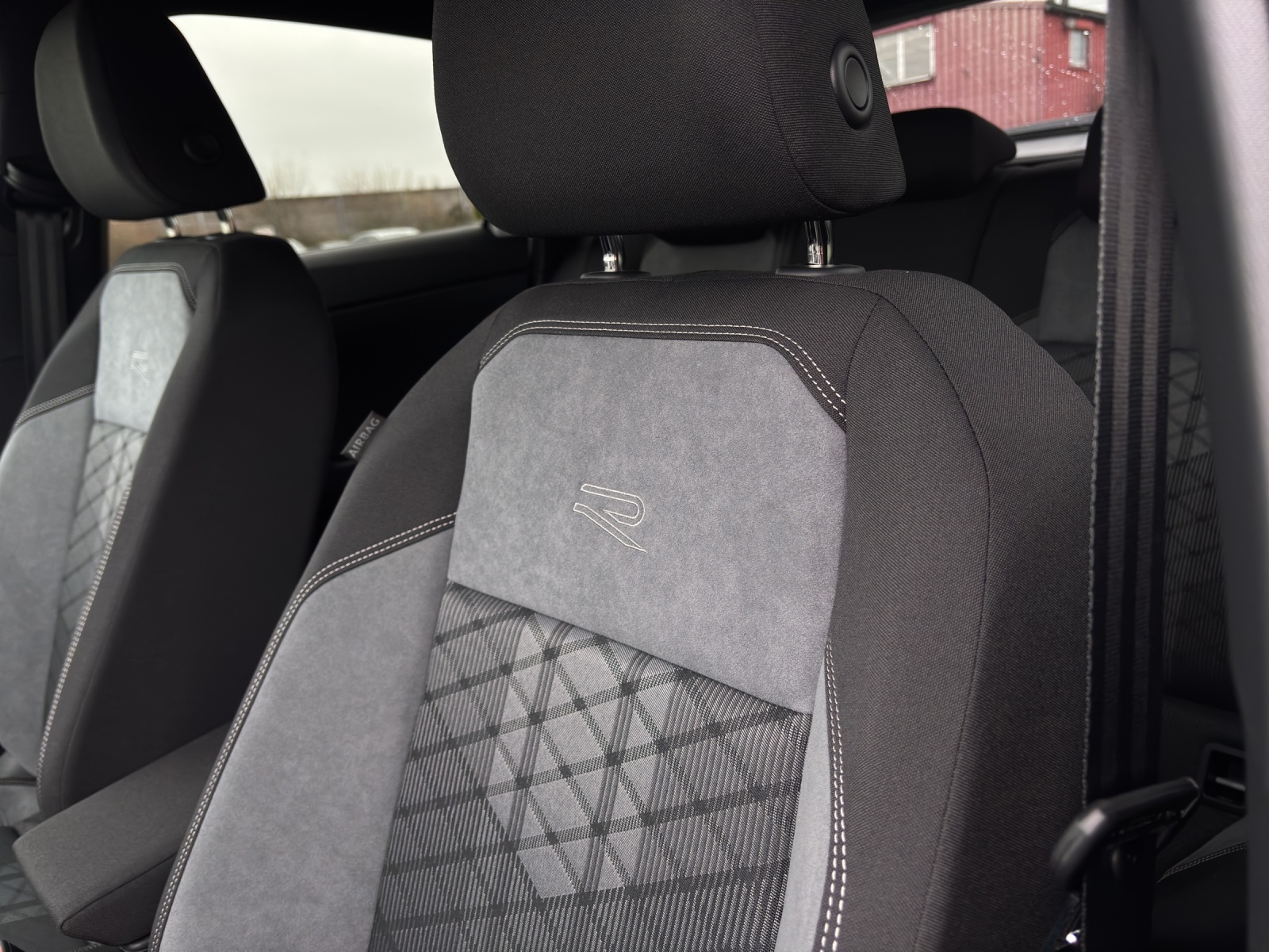 VW Taigo 1.0 TSI R-Line DSG-image-13