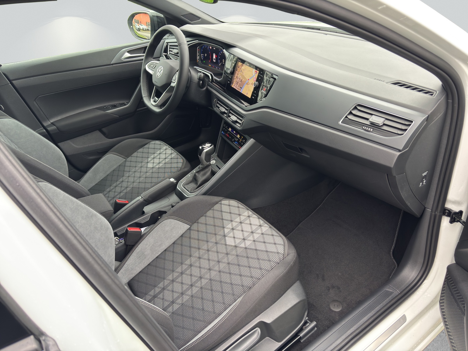 VW Taigo 1.0 TSI R-Line DSG-image-7