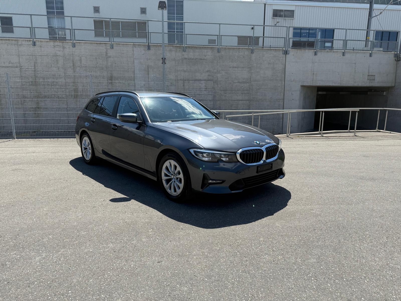 BMW 320d xDrive 48V Touring Steptronic-image-2