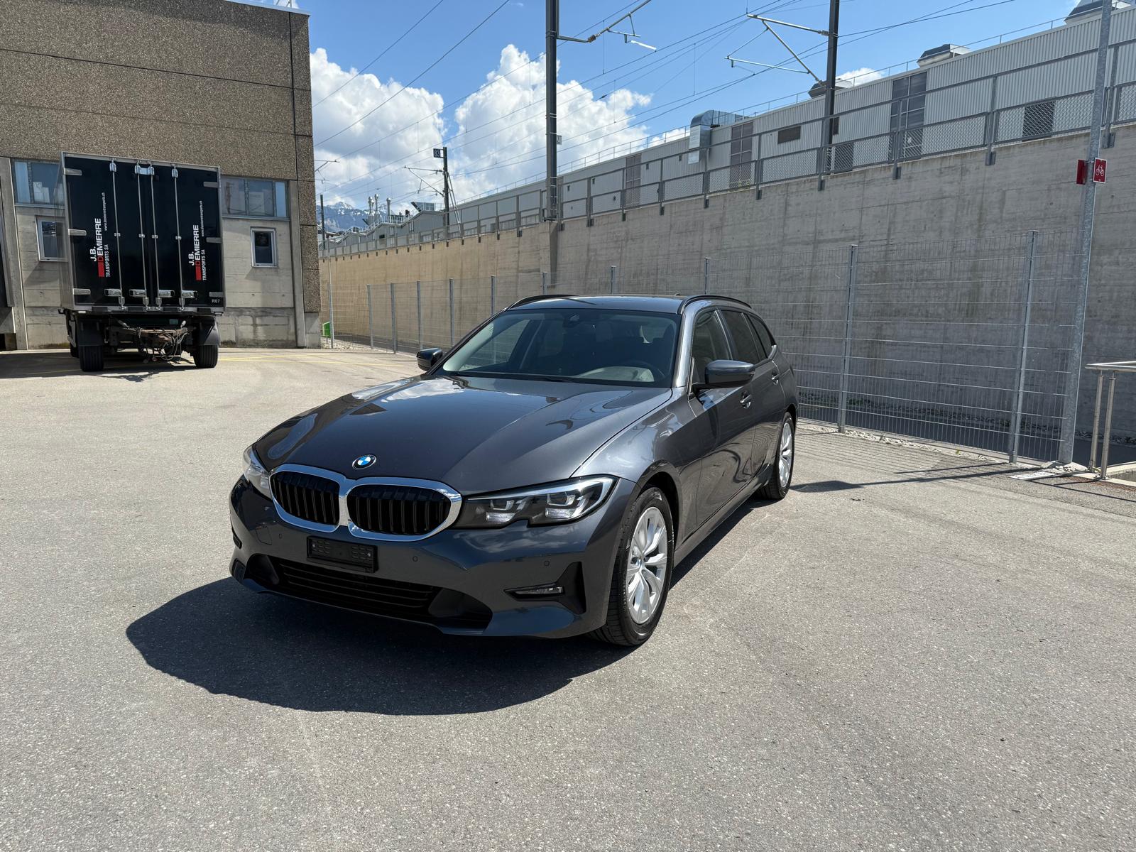 BMW 320d xDrive 48V Touring Steptronic-image-0