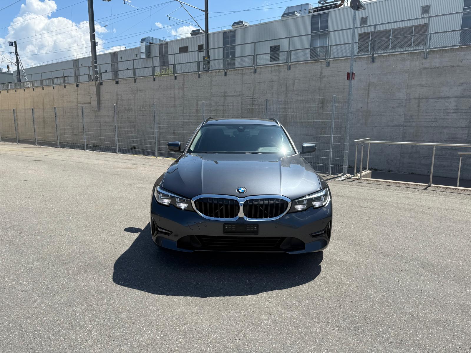 BMW 320d xDrive 48V Touring Steptronic-image-1