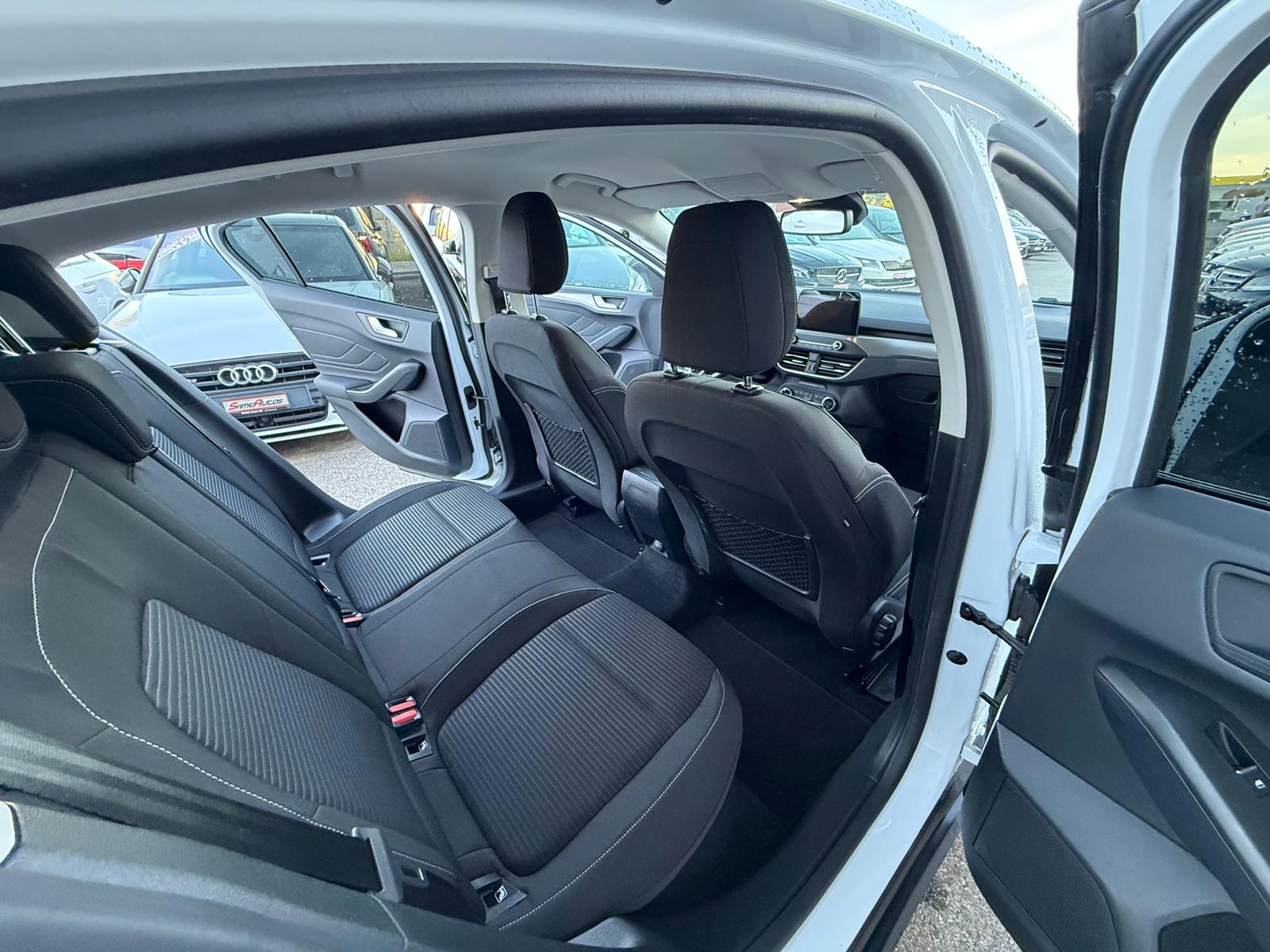 FORD Focus 2.0 TDCi Titanium Automatic-image-10