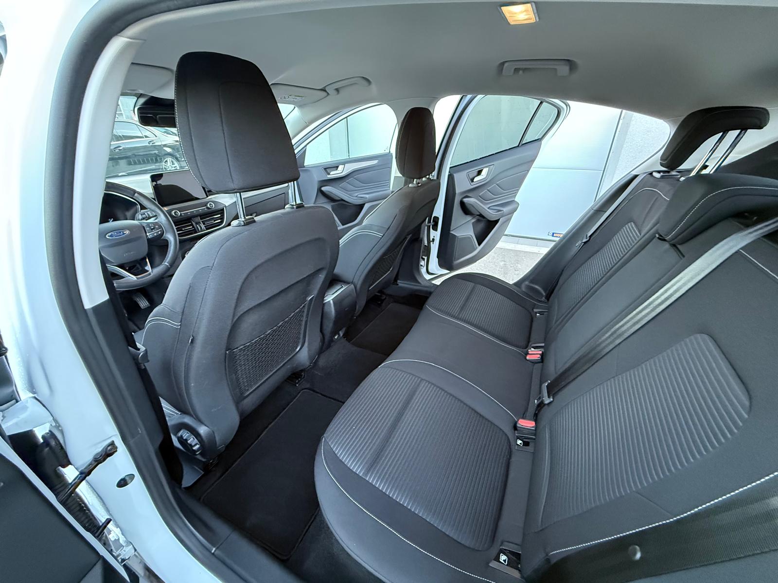 FORD Focus 2.0 TDCi Titanium Automatic-image-9