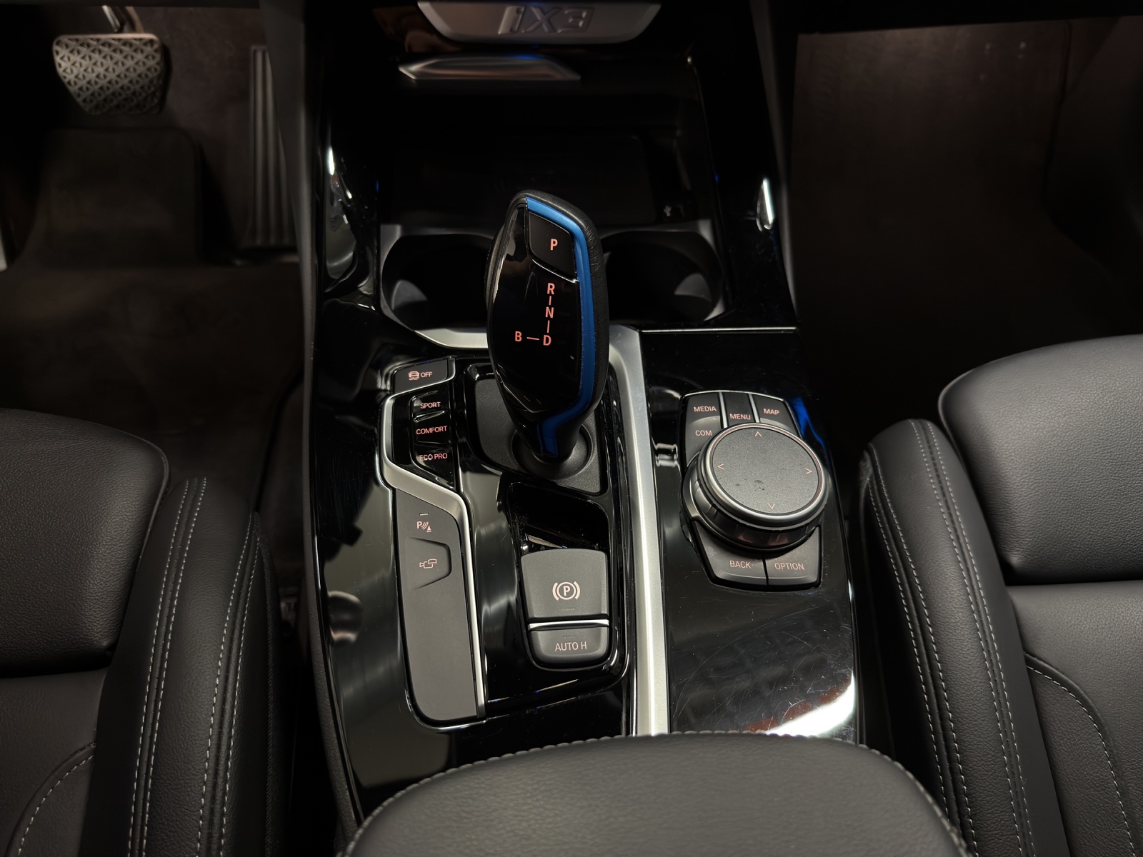 BMW iX3 Impressive-image-16