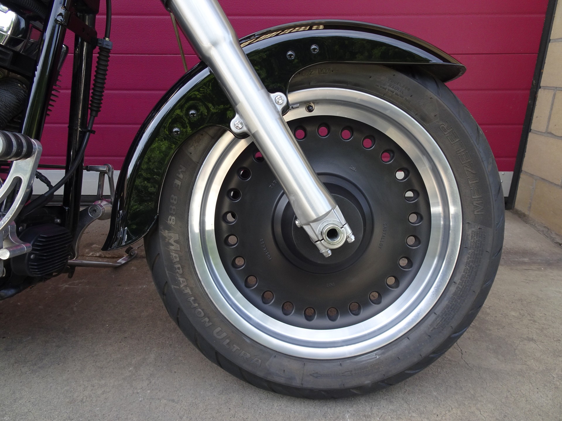 HARLEY-DAVIDSON FLSTFI Fat Boy-showroom-element-1