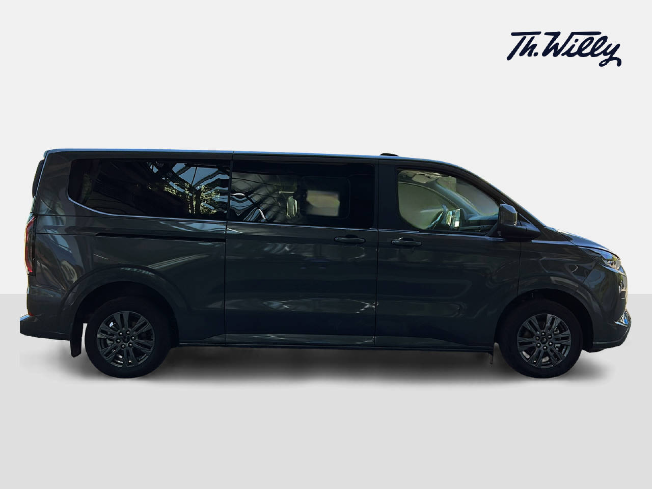 FORD E-Tourneo C Bus 340 L2 Titanium-image-5