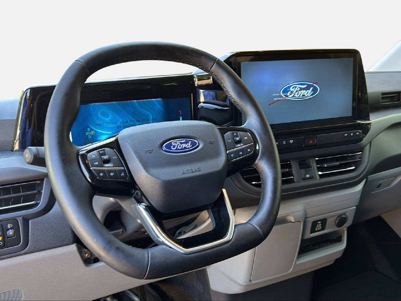FORD E-Tourneo C Bus 340 L2 Titanium-image-9