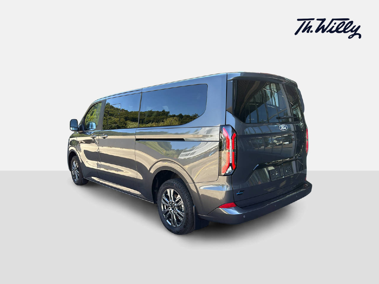 FORD E-Tourneo C Bus 340 L2 Titanium-image-2