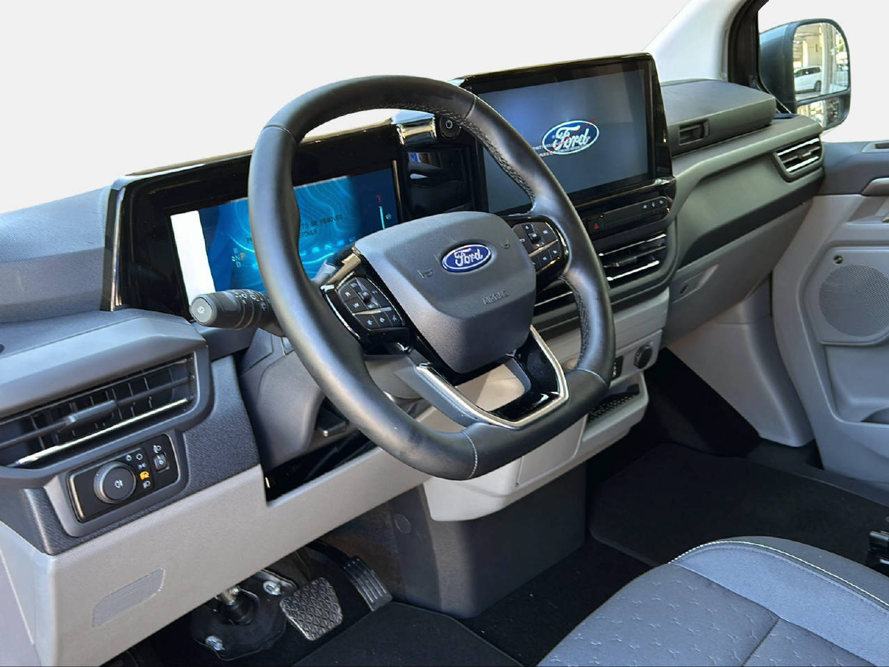 FORD E-Tourneo C Bus 340 L2 Titanium-image-14