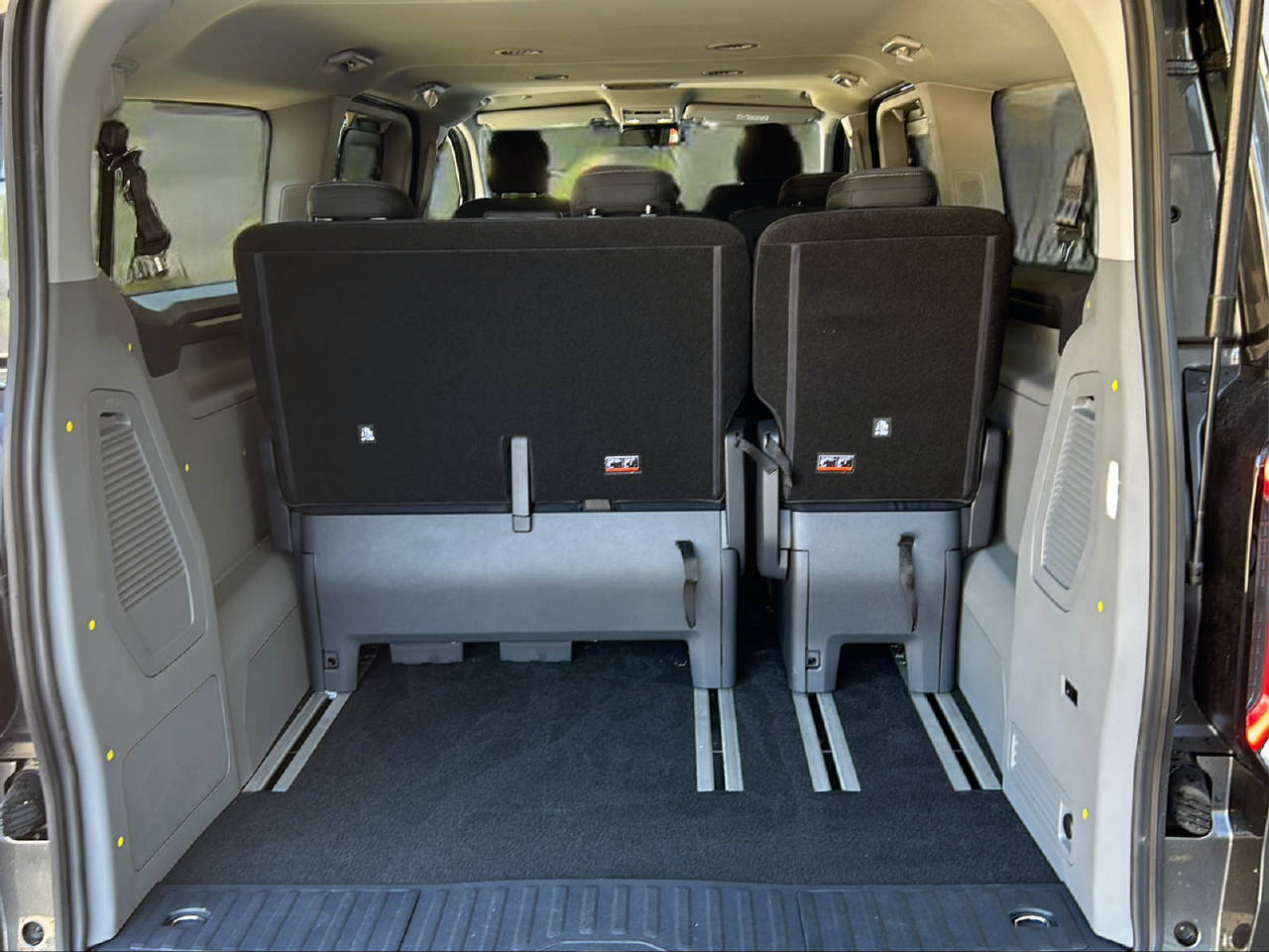 FORD E-Tourneo C Bus 340 L2 Titanium-image-11
