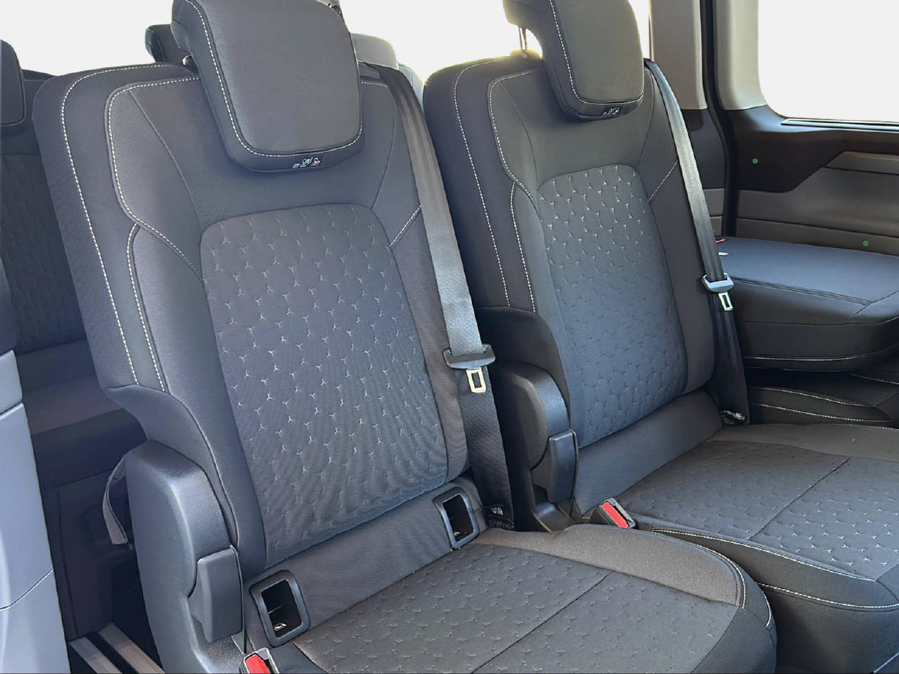 FORD E-Tourneo C Bus 340 L2 Titanium-image-10